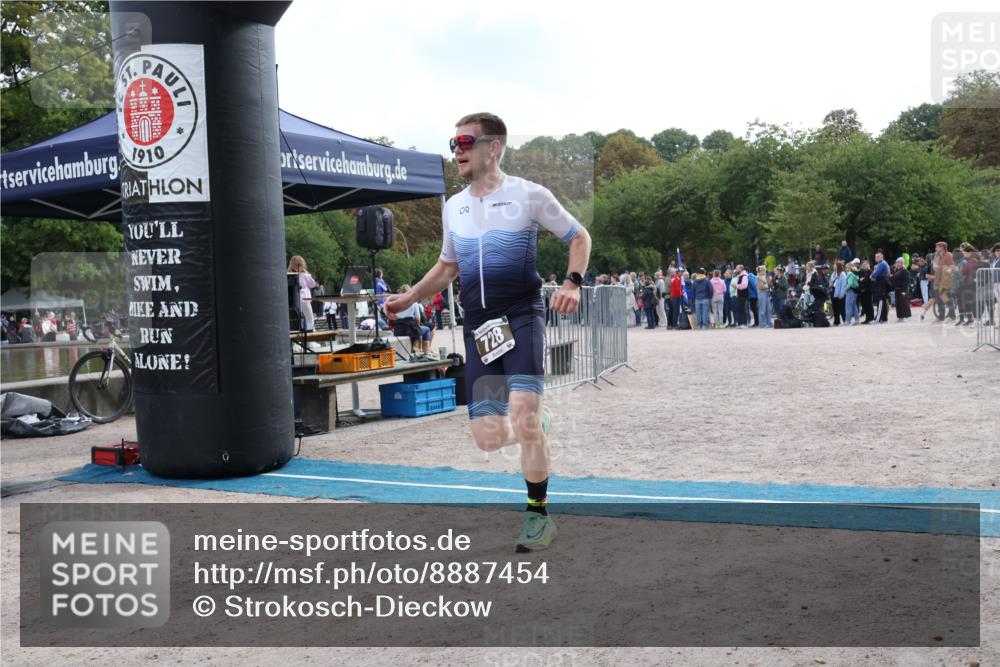 14.09.2025 - Stadtparktriathlon Strokosch-Dieckow http://msf.ph/oto/8887454 14.09.2025 11:39:03 Ziel 712, 728 meine-sportfotos.de