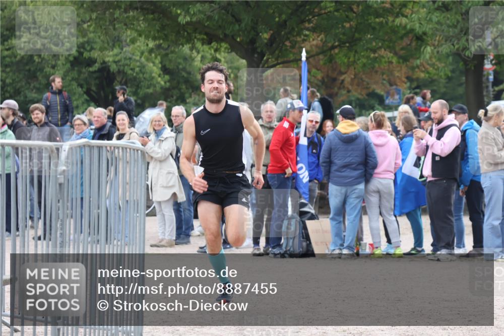 14.09.2025 - Stadtparktriathlon Strokosch-Dieckow http://msf.ph/oto/8887455 14.09.2025 11:39:24 Ziel 645, 766 meine-sportfotos.de