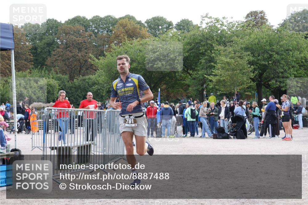 14.09.2025 - Stadtparktriathlon Strokosch-Dieckow http://msf.ph/oto/8887488 14.09.2025 11:41:39 Ziel 781 meine-sportfotos.de