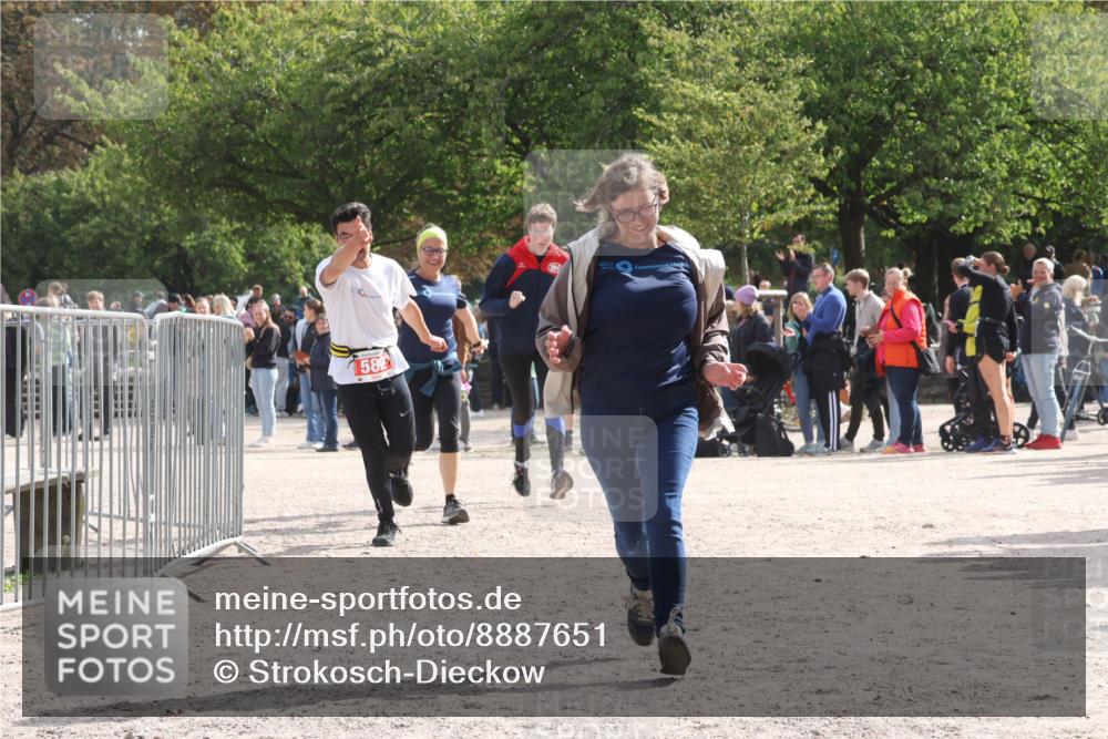 14.09.2025 - Stadtparktriathlon Strokosch-Dieckow http://msf.ph/oto/8887651 14.09.2025 11:46:05 Ziel 582 meine-sportfotos.de