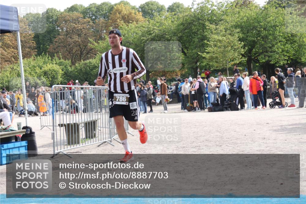 14.09.2025 - Stadtparktriathlon Strokosch-Dieckow http://msf.ph/oto/8887703 14.09.2025 11:47:13 Ziel 786, 802 meine-sportfotos.de