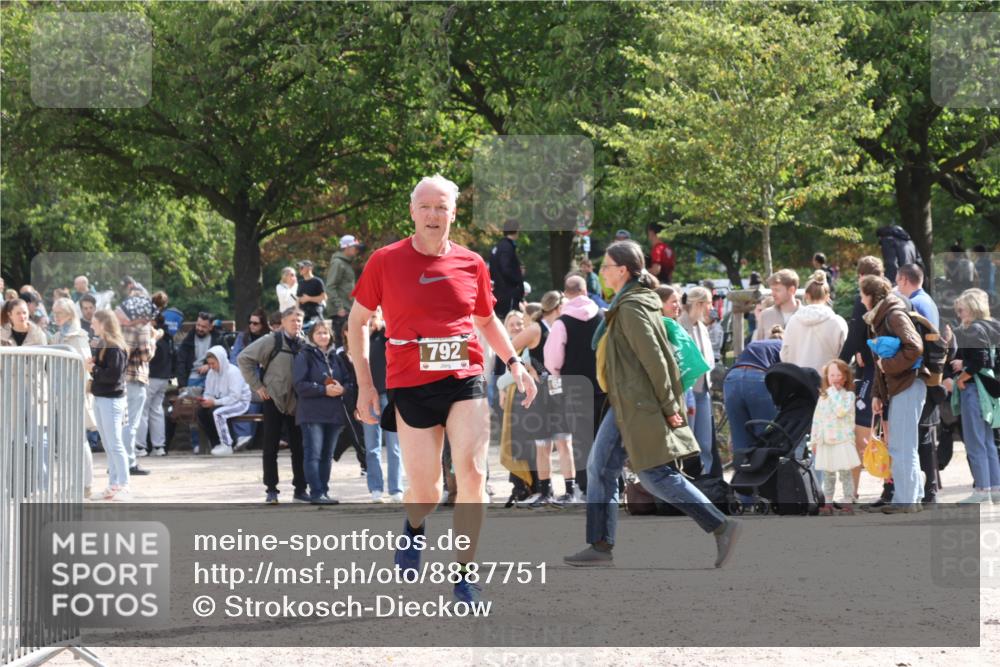 14.09.2025 - Stadtparktriathlon Strokosch-Dieckow http://msf.ph/oto/8887751 14.09.2025 11:49:00 Ziel 792 meine-sportfotos.de