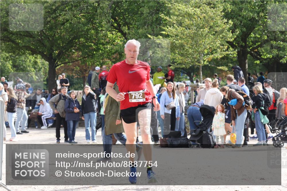 14.09.2025 - Stadtparktriathlon Strokosch-Dieckow http://msf.ph/oto/8887754 14.09.2025 11:49:01 Ziel 792 meine-sportfotos.de