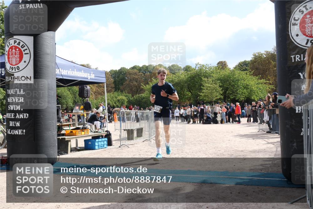 14.09.2025 - Stadtparktriathlon Strokosch-Dieckow http://msf.ph/oto/8887847 14.09.2025 11:52:10 Ziel 806 meine-sportfotos.de