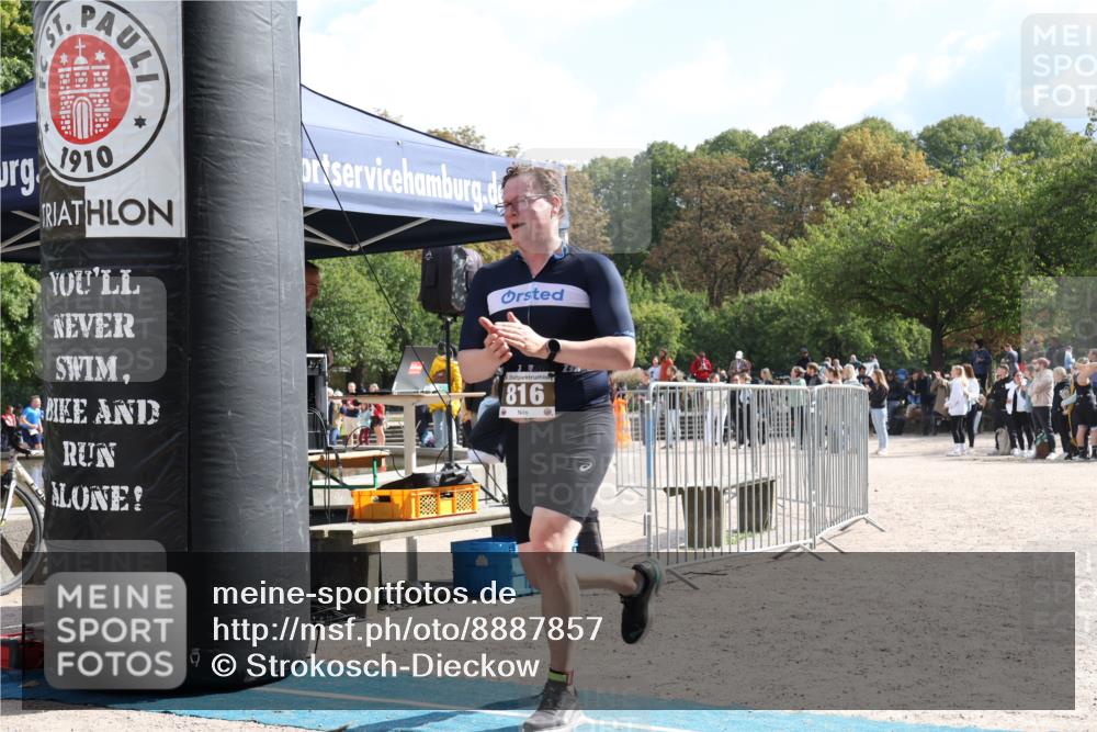 14.09.2025 - Stadtparktriathlon Strokosch-Dieckow http://msf.ph/oto/8887857 14.09.2025 11:52:27 Ziel 816 meine-sportfotos.de