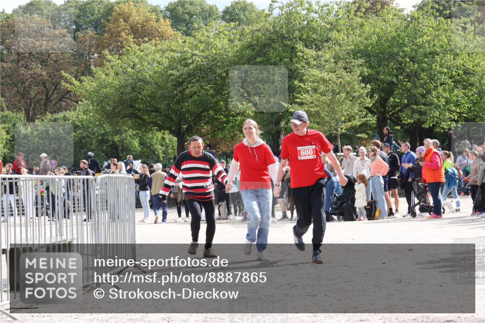 14.09.2025 - Stadtparktriathlon Strokosch-Dieckow http://msf.ph/oto/8887865 14.09.2025 11:52:47 Ziel 600, 880, 888 meine-sportfotos.de