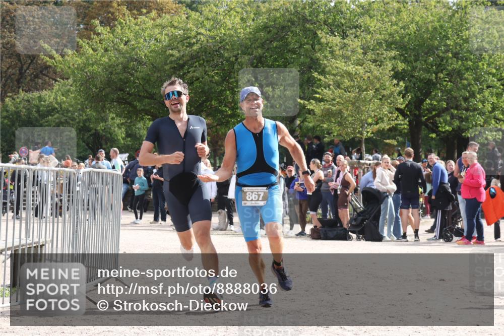 14.09.2025 - Stadtparktriathlon Strokosch-Dieckow http://msf.ph/oto/8888036 14.09.2025 11:58:44 Ziel 848, 867, 872 meine-sportfotos.de