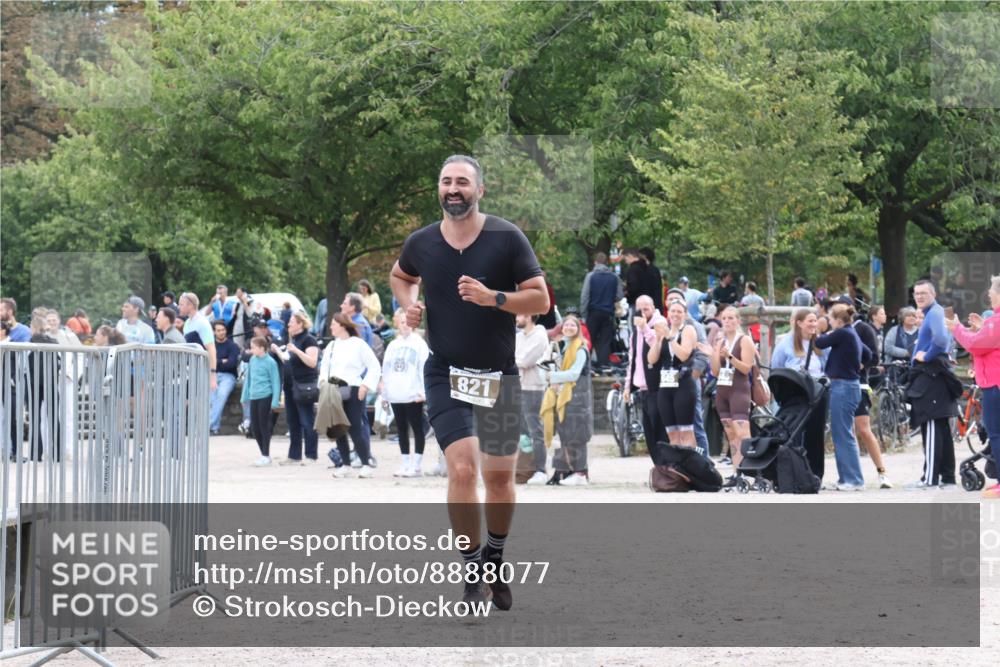 14.09.2025 - Stadtparktriathlon Strokosch-Dieckow http://msf.ph/oto/8888077 14.09.2025 11:59:54 Ziel 821 meine-sportfotos.de