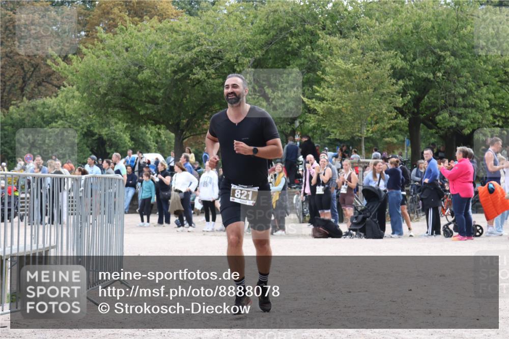 14.09.2025 - Stadtparktriathlon Strokosch-Dieckow http://msf.ph/oto/8888078 14.09.2025 11:59:55 Ziel 821 meine-sportfotos.de