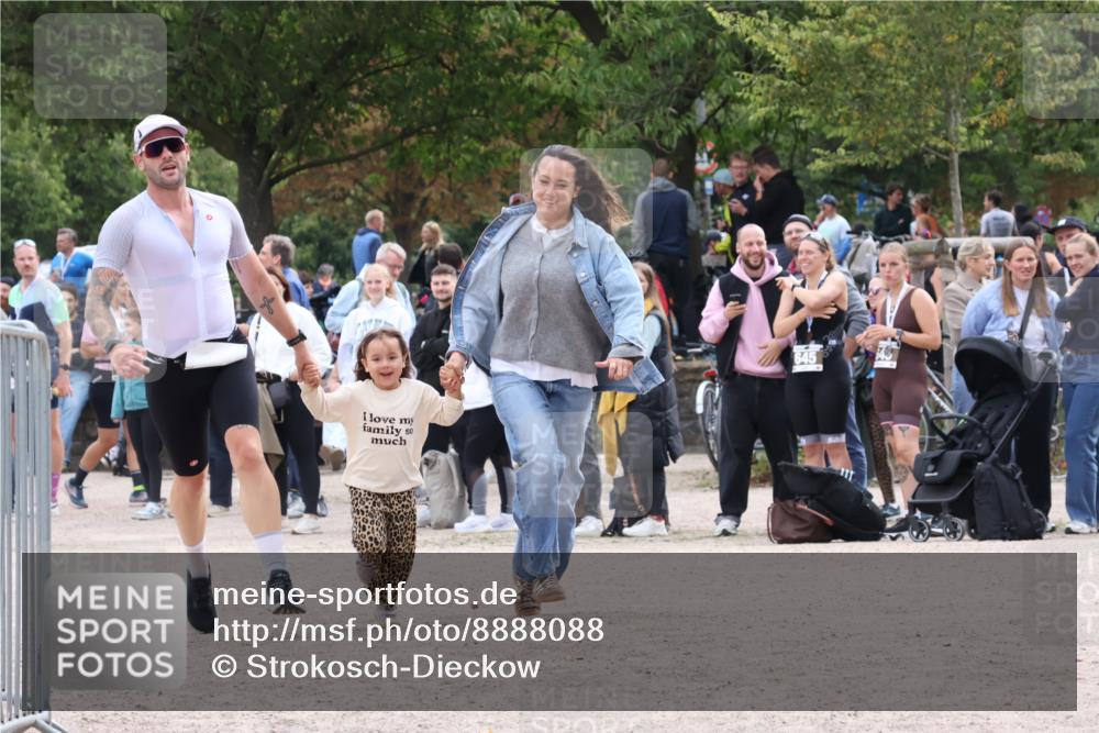 14.09.2025 - Stadtparktriathlon Strokosch-Dieckow http://msf.ph/oto/8888088 14.09.2025 12:00:02 Ziel 821, 835 meine-sportfotos.de