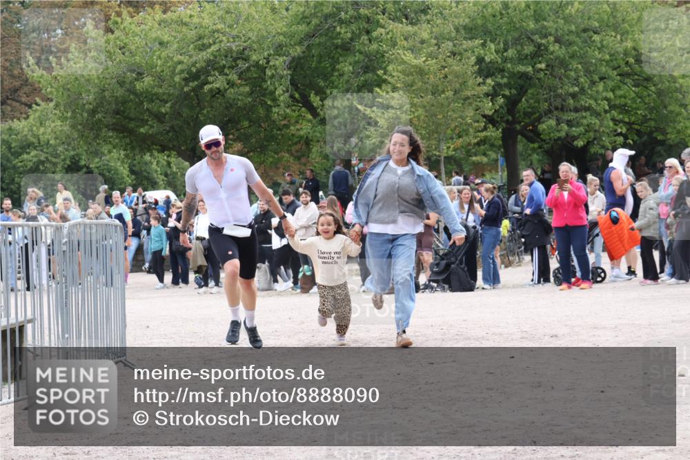 14.09.2025 - Stadtparktriathlon Strokosch-Dieckow http://msf.ph/oto/8888090 14.09.2025 12:00:03 Ziel 821, 835 meine-sportfotos.de
