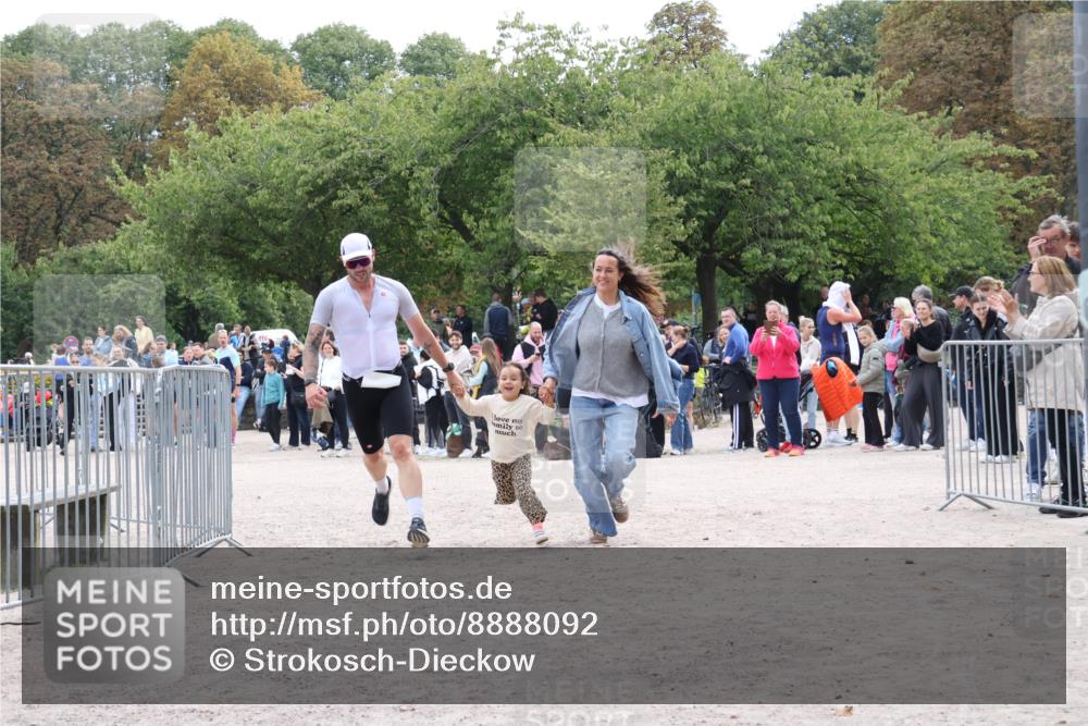 14.09.2025 - Stadtparktriathlon Strokosch-Dieckow http://msf.ph/oto/8888092 14.09.2025 12:00:03 Ziel 821, 835 meine-sportfotos.de