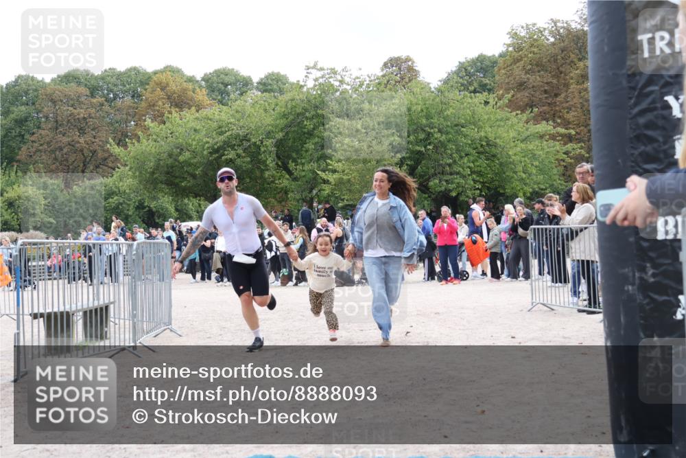 14.09.2025 - Stadtparktriathlon Strokosch-Dieckow http://msf.ph/oto/8888093 14.09.2025 12:00:04 Ziel 835, 838 meine-sportfotos.de
