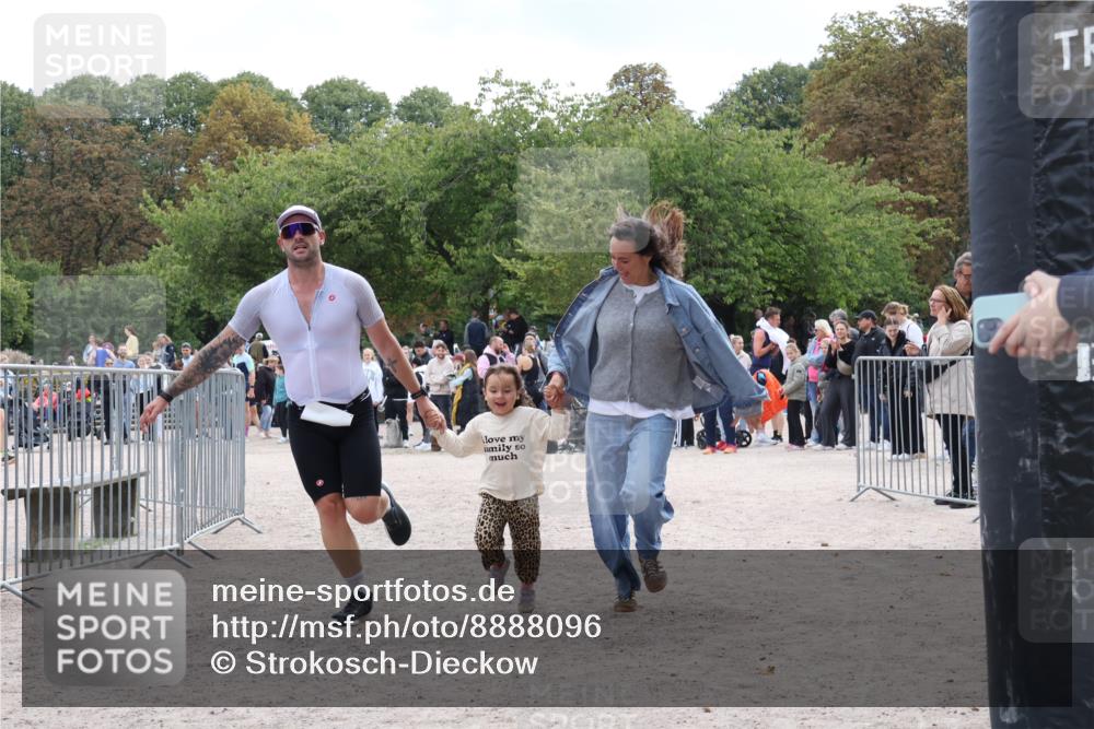 14.09.2025 - Stadtparktriathlon Strokosch-Dieckow http://msf.ph/oto/8888096 14.09.2025 12:00:05 Ziel 835, 838 meine-sportfotos.de