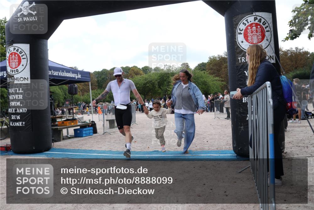 14.09.2025 - Stadtparktriathlon Strokosch-Dieckow http://msf.ph/oto/8888099 14.09.2025 12:00:06 Ziel 835, 838 meine-sportfotos.de
