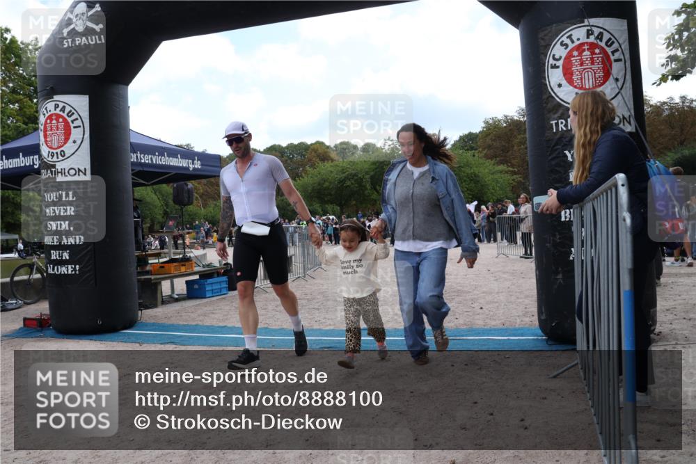 14.09.2025 - Stadtparktriathlon Strokosch-Dieckow http://msf.ph/oto/8888100 14.09.2025 12:00:06 Ziel 835, 838 meine-sportfotos.de