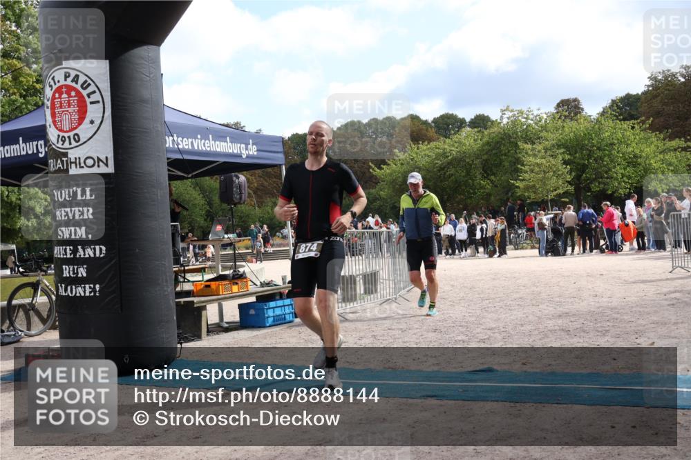 14.09.2025 - Stadtparktriathlon Strokosch-Dieckow http://msf.ph/oto/8888144 14.09.2025 12:01:16 Ziel 796, 858, 874 meine-sportfotos.de