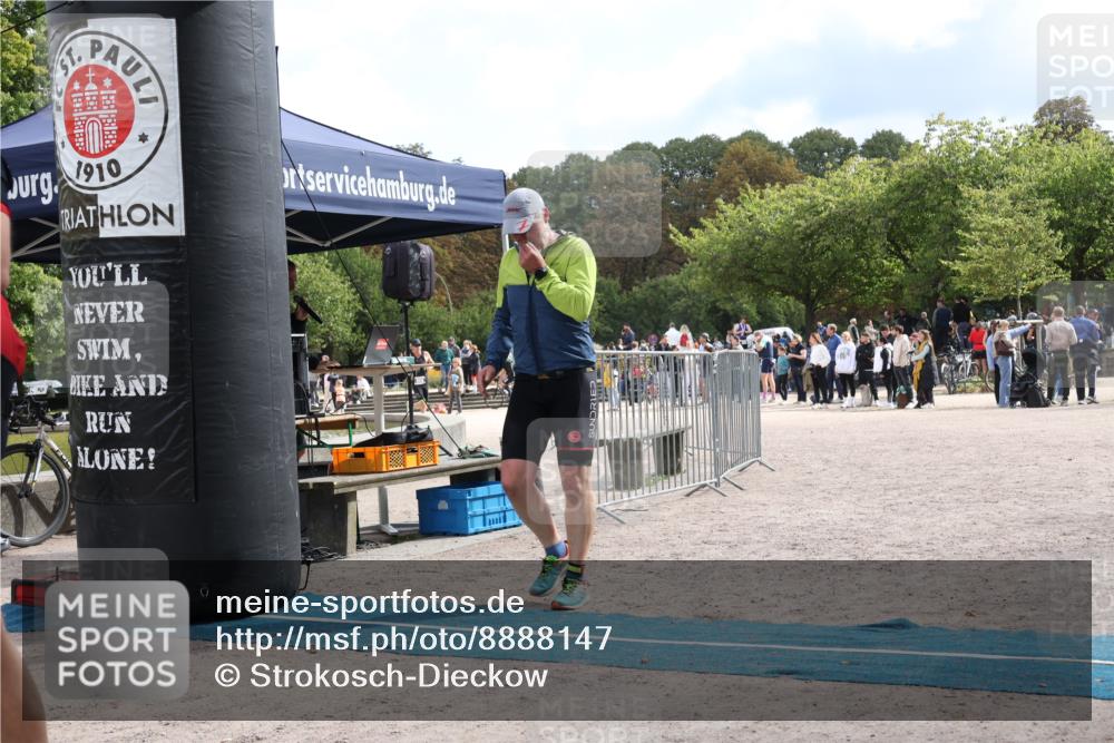 14.09.2025 - Stadtparktriathlon Strokosch-Dieckow http://msf.ph/oto/8888147 14.09.2025 12:01:17 Ziel 796, 858, 874 meine-sportfotos.de