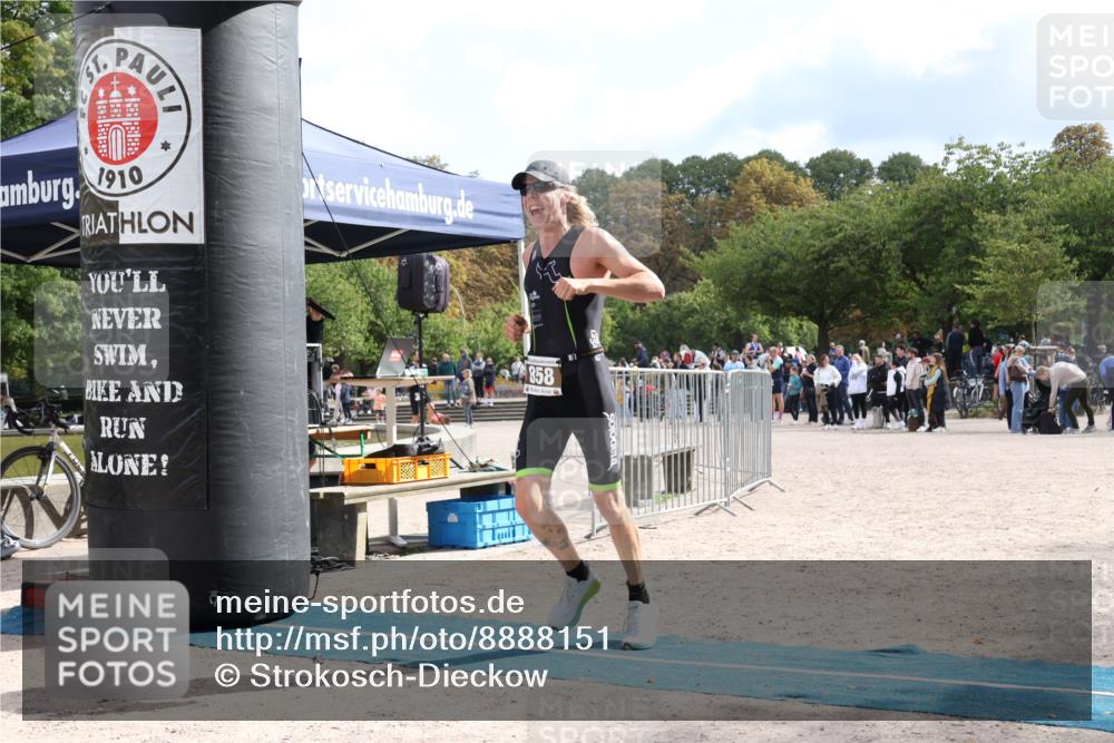 14.09.2025 - Stadtparktriathlon Strokosch-Dieckow http://msf.ph/oto/8888151 14.09.2025 12:01:23 Ziel 796, 858, 861 meine-sportfotos.de