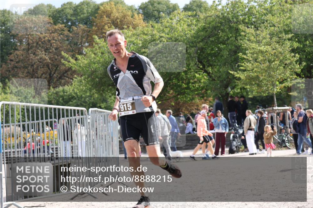 14.09.2025 - Stadtparktriathlon Strokosch-Dieckow http://msf.ph/oto/8888215 14.09.2025 12:05:32 Ziel 915 meine-sportfotos.de