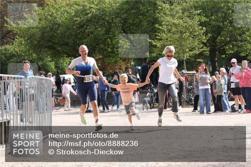 14.09.2025 - Stadtparktriathlon Strokosch-Dieckow http://msf.ph/oto/8888236 14.09.2025 12:07:33 Ziel 829, 882 meine-sportfotos.de