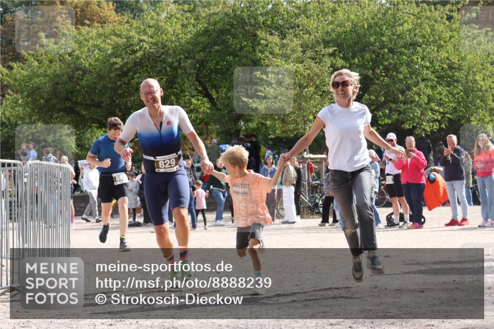 14.09.2025 - Stadtparktriathlon Strokosch-Dieckow http://msf.ph/oto/8888239 14.09.2025 12:07:34 Ziel 829, 882 meine-sportfotos.de