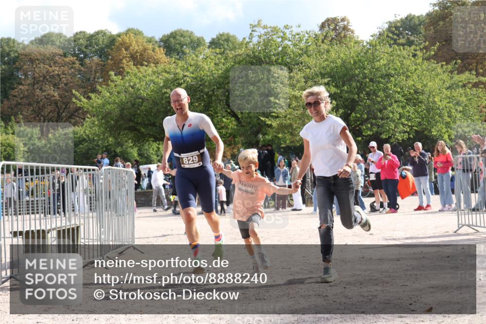 14.09.2025 - Stadtparktriathlon Strokosch-Dieckow http://msf.ph/oto/8888240 14.09.2025 12:07:35 Ziel 829, 882 meine-sportfotos.de