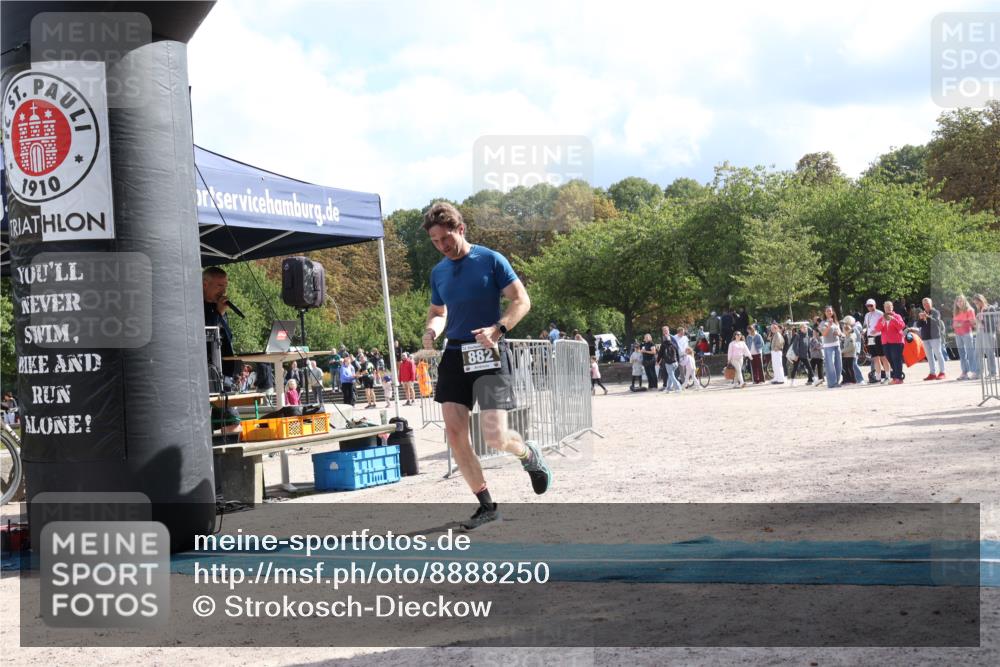 14.09.2025 - Stadtparktriathlon Strokosch-Dieckow http://msf.ph/oto/8888250 14.09.2025 12:07:38 Ziel 829, 882 meine-sportfotos.de