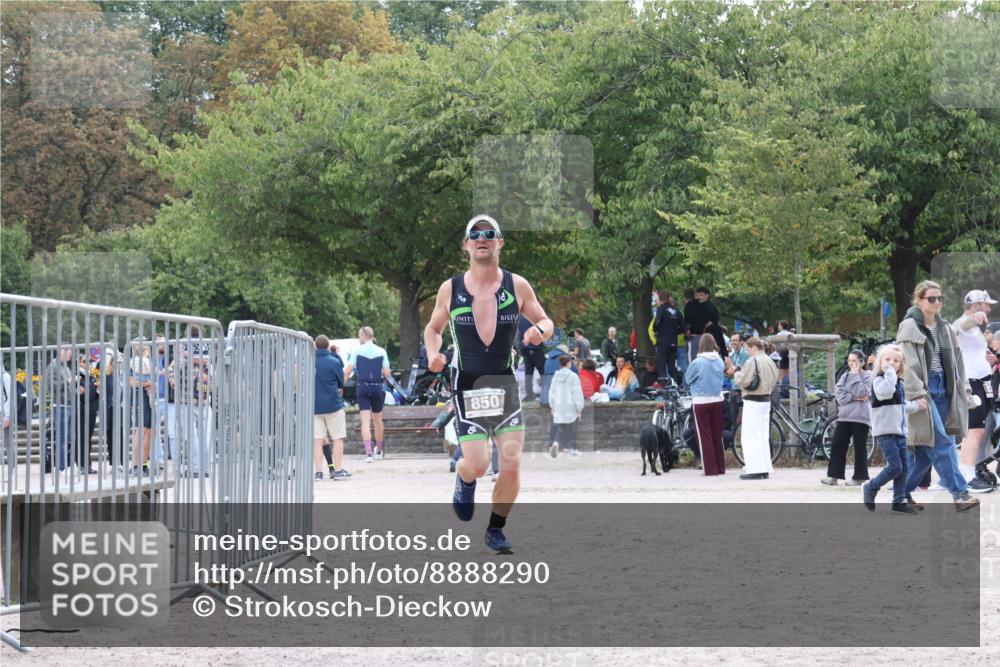 14.09.2025 - Stadtparktriathlon Strokosch-Dieckow http://msf.ph/oto/8888290 14.09.2025 12:09:48 Ziel 850 meine-sportfotos.de