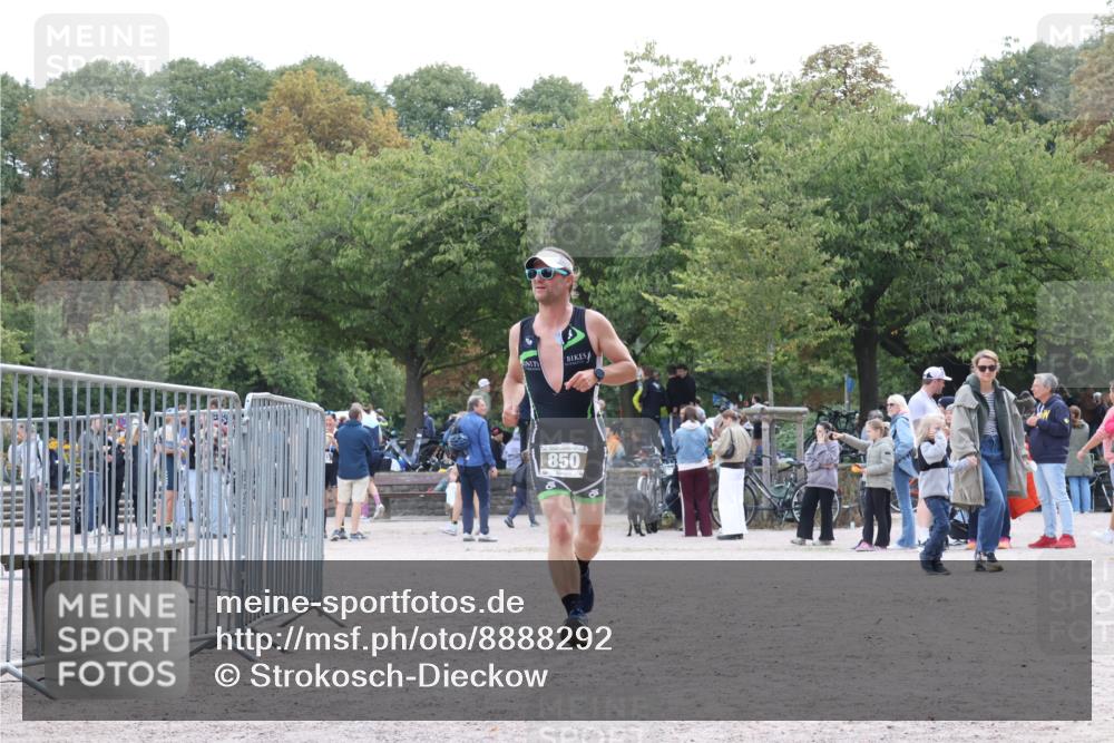 14.09.2025 - Stadtparktriathlon Strokosch-Dieckow http://msf.ph/oto/8888292 14.09.2025 12:09:49 Ziel 850 meine-sportfotos.de