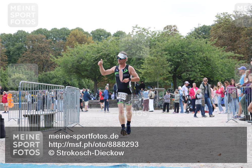 14.09.2025 - Stadtparktriathlon Strokosch-Dieckow http://msf.ph/oto/8888293 14.09.2025 12:09:49 Ziel 850 meine-sportfotos.de