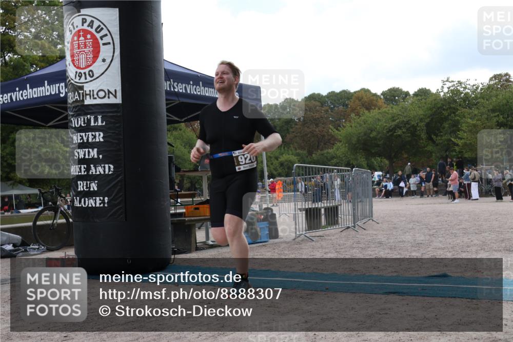 14.09.2025 - Stadtparktriathlon Strokosch-Dieckow http://msf.ph/oto/8888307 14.09.2025 12:10:29 Ziel 920 meine-sportfotos.de