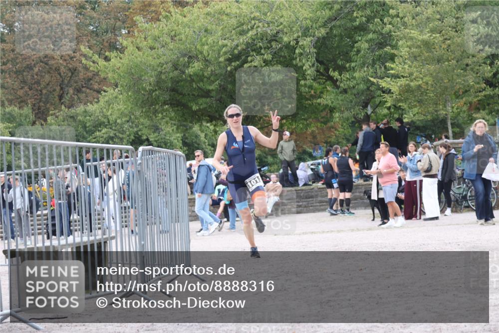 14.09.2025 - Stadtparktriathlon Strokosch-Dieckow http://msf.ph/oto/8888316 14.09.2025 12:10:49 Ziel 1012 meine-sportfotos.de