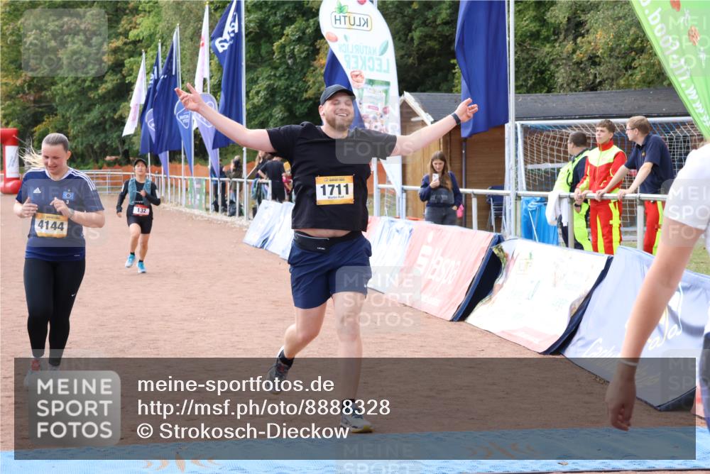 14.09.2025 - Airport Race Strokosch-Dieckow http://msf.ph/oto/8888328 14.09.2025 12:58:51 Ziel 27, 132, 1711, 4144 meine-sportfotos.de