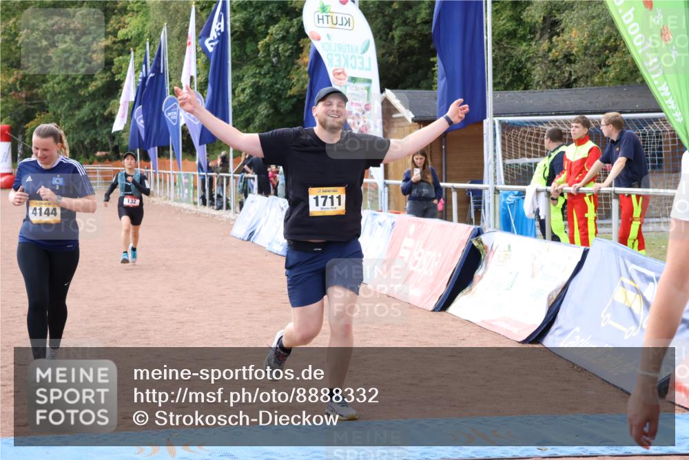 14.09.2025 - Airport Race Strokosch-Dieckow http://msf.ph/oto/8888332 14.09.2025 12:58:51 Ziel 27, 132, 1711, 4144 meine-sportfotos.de