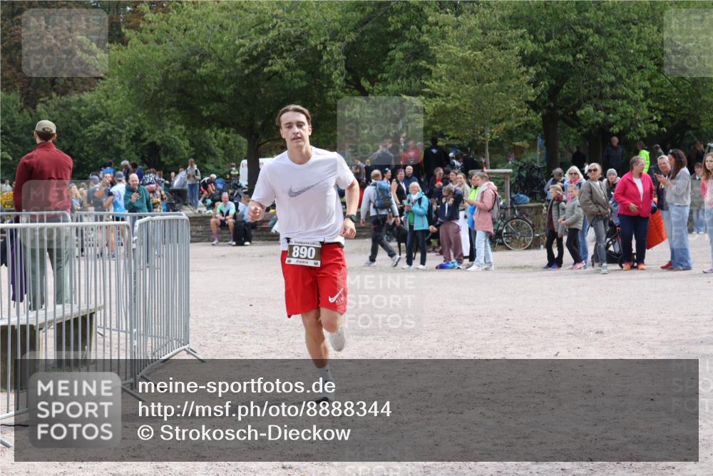 14.09.2025 - Stadtparktriathlon Strokosch-Dieckow http://msf.ph/oto/8888344 14.09.2025 12:13:13 Ziel 890, 902 meine-sportfotos.de