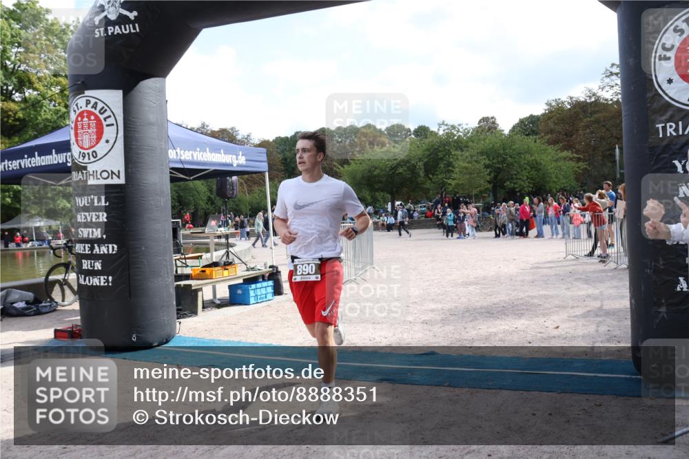 14.09.2025 - Stadtparktriathlon Strokosch-Dieckow http://msf.ph/oto/8888351 14.09.2025 12:13:15 Ziel 890, 902 meine-sportfotos.de