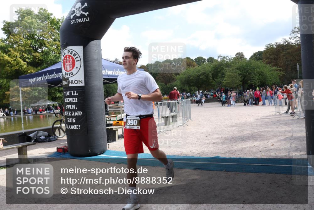 14.09.2025 - Stadtparktriathlon Strokosch-Dieckow http://msf.ph/oto/8888352 14.09.2025 12:13:15 Ziel 890, 902 meine-sportfotos.de