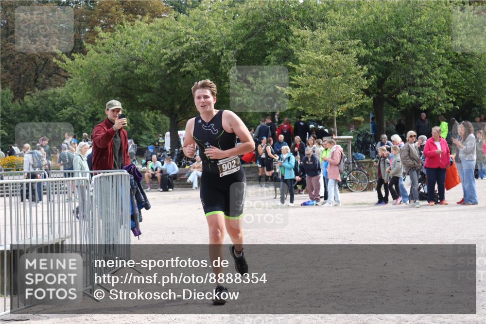 14.09.2025 - Stadtparktriathlon Strokosch-Dieckow http://msf.ph/oto/8888354 14.09.2025 12:13:19 Ziel 890, 902 meine-sportfotos.de