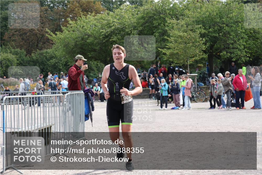 14.09.2025 - Stadtparktriathlon Strokosch-Dieckow http://msf.ph/oto/8888355 14.09.2025 12:13:19 Ziel 890, 902 meine-sportfotos.de