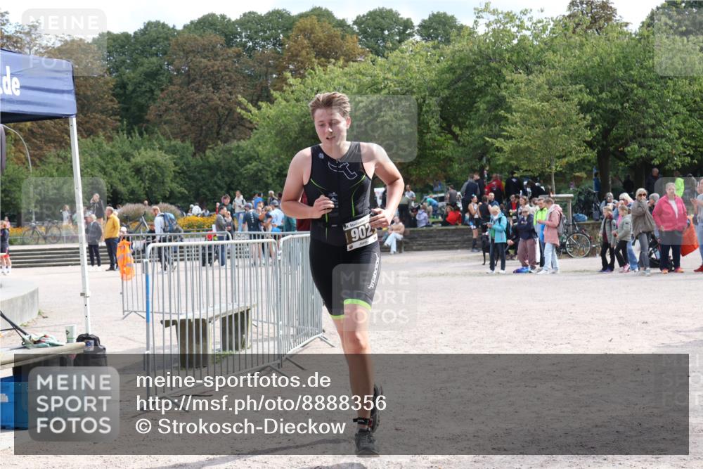14.09.2025 - Stadtparktriathlon Strokosch-Dieckow http://msf.ph/oto/8888356 14.09.2025 12:13:20 Ziel 890, 902 meine-sportfotos.de