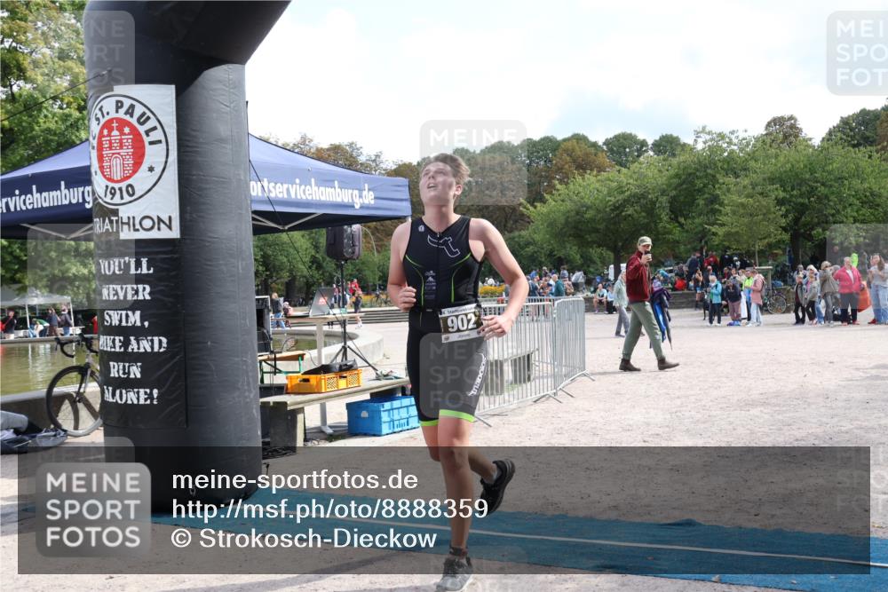 14.09.2025 - Stadtparktriathlon Strokosch-Dieckow http://msf.ph/oto/8888359 14.09.2025 12:13:21 Ziel 890, 902 meine-sportfotos.de