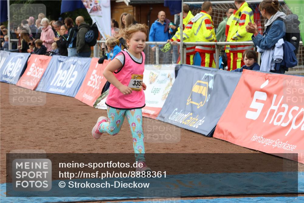 14.09.2025 - Airport Race Strokosch-Dieckow http://msf.ph/oto/8888361 14.09.2025 10:31:52 Ziel 3348, 3353 meine-sportfotos.de