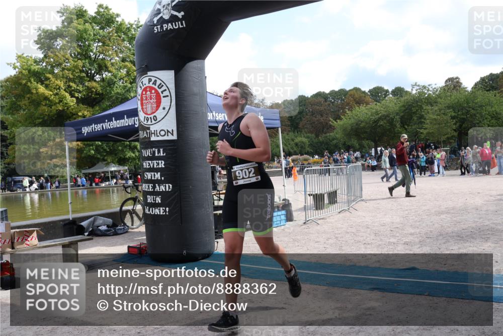 14.09.2025 - Stadtparktriathlon Strokosch-Dieckow http://msf.ph/oto/8888362 14.09.2025 12:13:21 Ziel 890, 902 meine-sportfotos.de