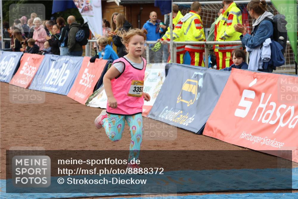 14.09.2025 - Airport Race Strokosch-Dieckow http://msf.ph/oto/8888372 14.09.2025 10:31:52 Ziel 3348, 3353 meine-sportfotos.de