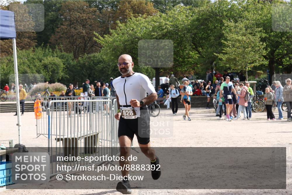 14.09.2025 - Stadtparktriathlon Strokosch-Dieckow http://msf.ph/oto/8888392 14.09.2025 12:14:22 Ziel 828 meine-sportfotos.de