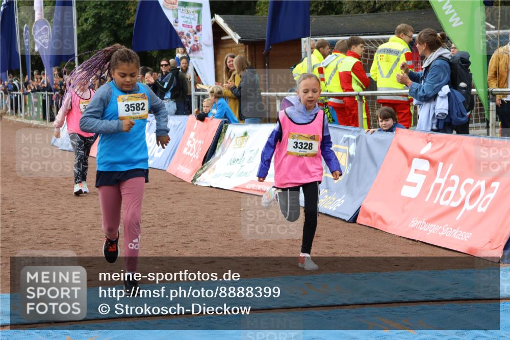 14.09.2025 - Airport Race Strokosch-Dieckow http://msf.ph/oto/8888399 14.09.2025 10:32:11 Ziel 3208, 3328, 3351, 3582 meine-sportfotos.de