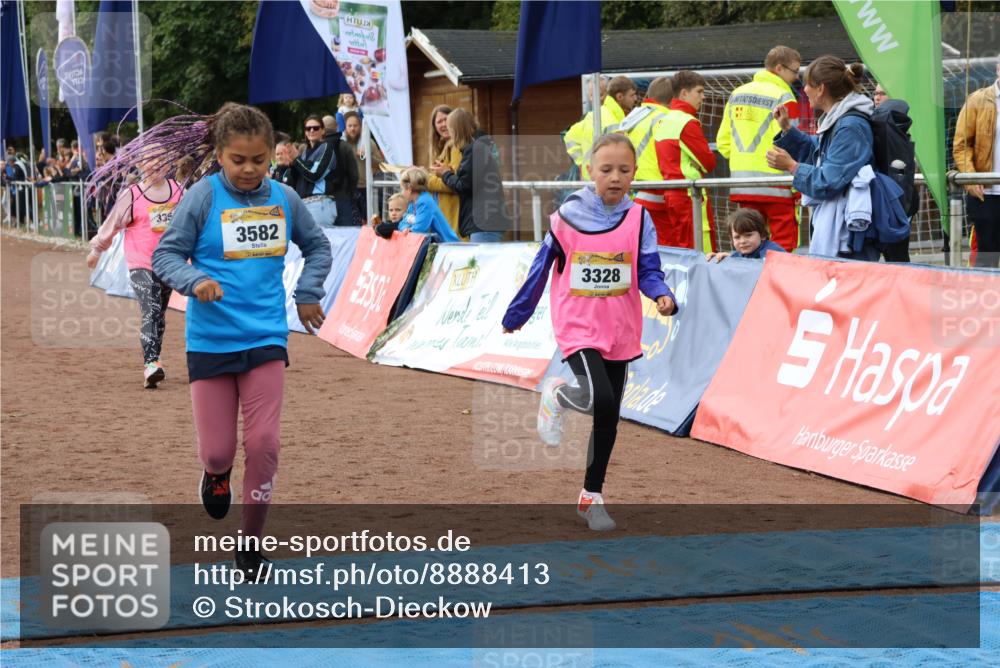 14.09.2025 - Airport Race Strokosch-Dieckow http://msf.ph/oto/8888413 14.09.2025 10:32:11 Ziel 3208, 3328, 3351, 3582 meine-sportfotos.de