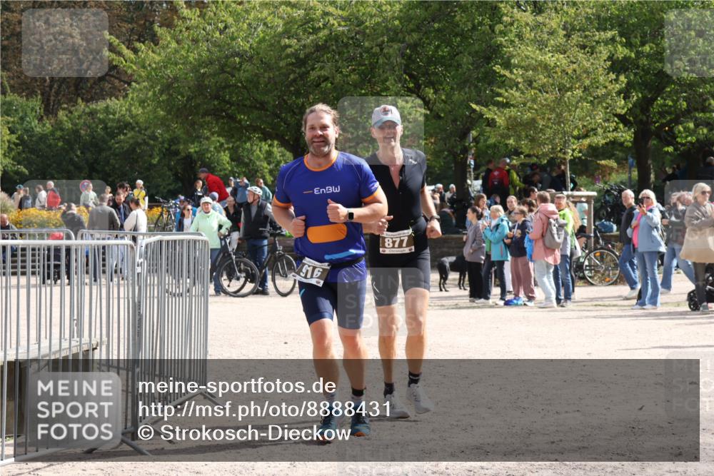 14.09.2025 - Stadtparktriathlon Strokosch-Dieckow http://msf.ph/oto/8888431 14.09.2025 12:16:26 Ziel 877, 916 meine-sportfotos.de
