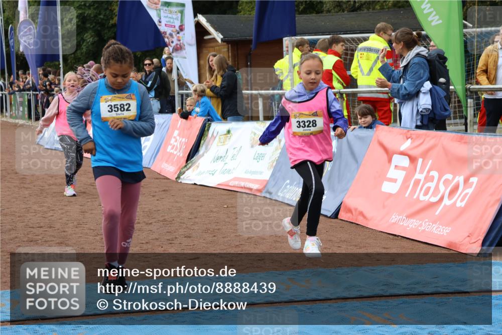 14.09.2025 - Airport Race Strokosch-Dieckow http://msf.ph/oto/8888439 14.09.2025 10:32:11 Ziel 3208, 3328, 3351, 3582 meine-sportfotos.de